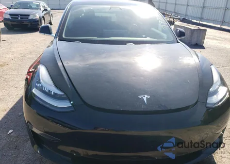 2018 Tesla Model 3 z USA, uszkodzony, nr VIN 5YJ3E1EA3JF030389